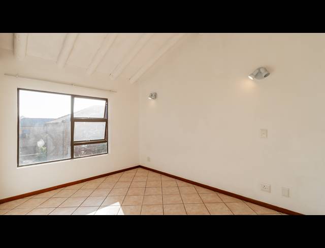 2 BEDROOM SECTIONAL TITLE TO LET IN NORTH RIDING
